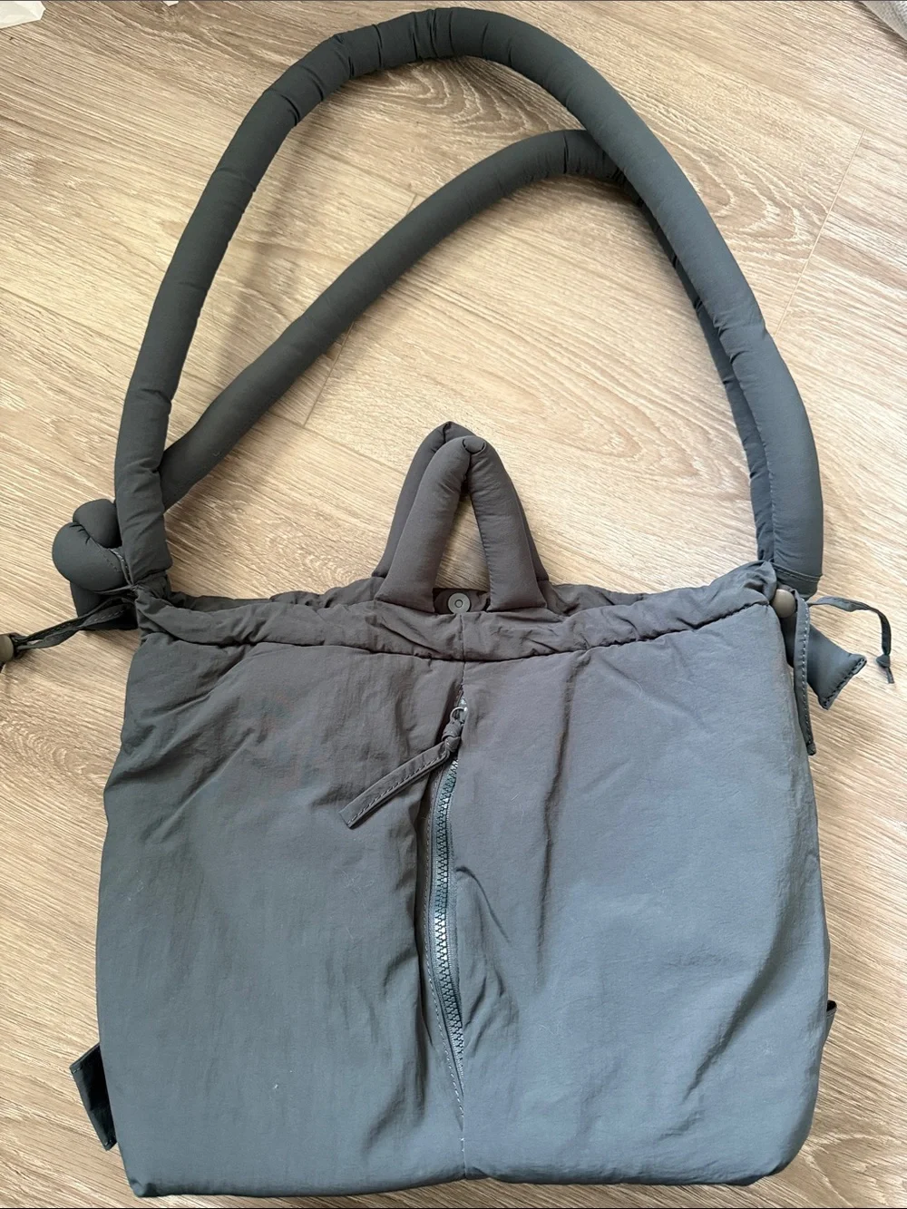 Quilted Black Messenger Bag with Padded Strap - Picture 1 of 6